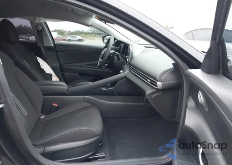 2022 Hyundai Elantra Sel z USA, uszkodzony, nr VIN 5NPLM4AG8NH082493